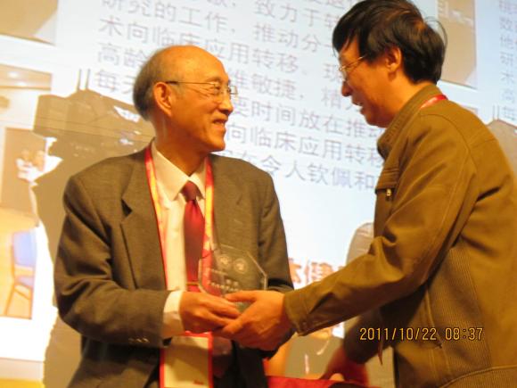热烈祝贺吴秉铨教授荣获“中国病理事业终身成就奖”